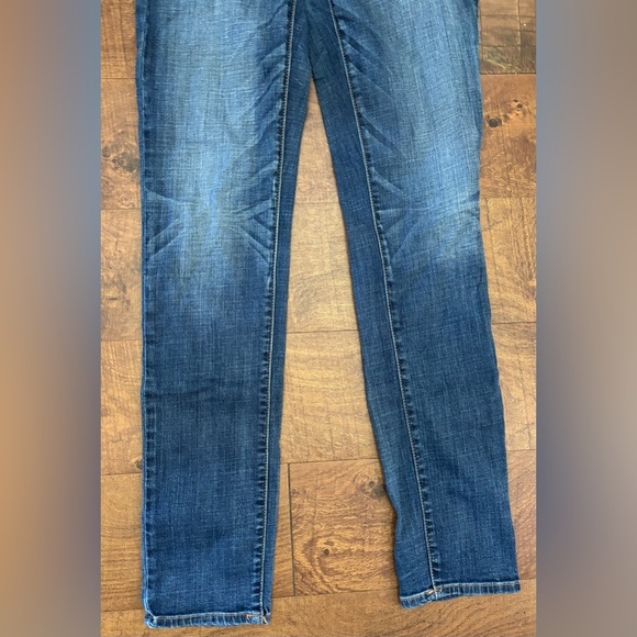 American Eagle Outfitters skinny denim jeans
Size 4 regular - Picture 3 of 7
